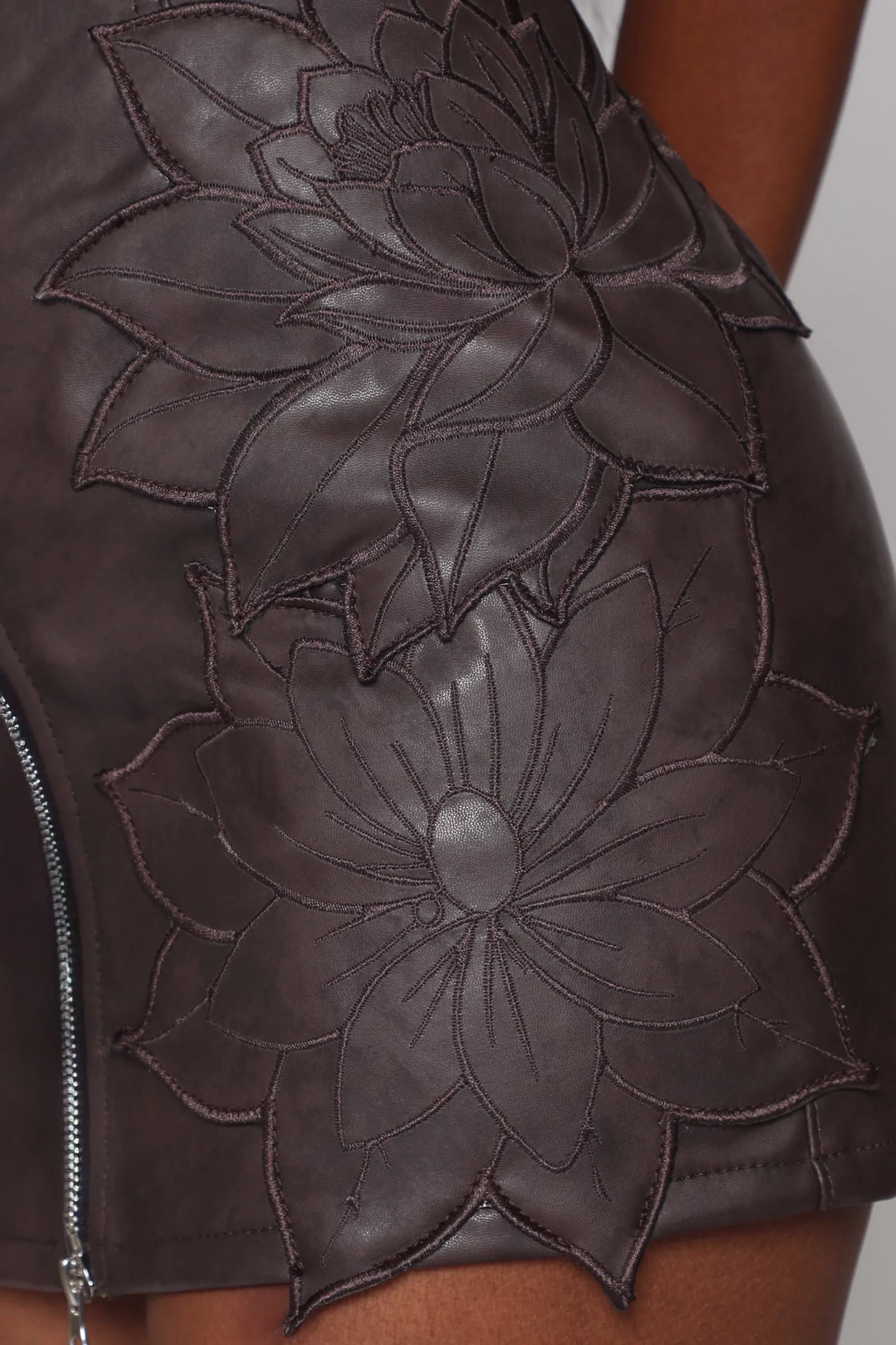 1395-siren-dress-brown-iris-2.webp SIREN DRESS / BROWN IRIS