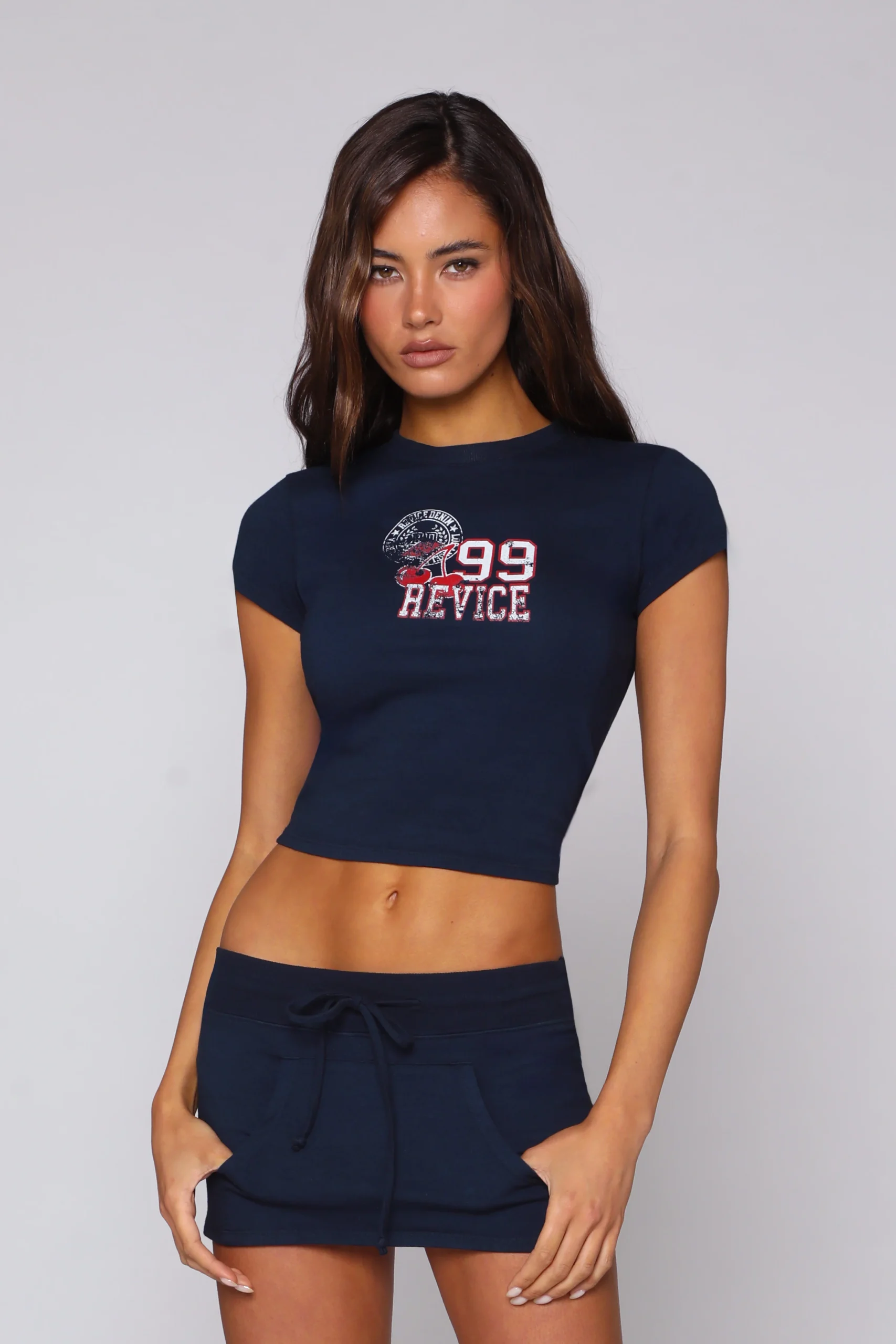 2906-beverly-baby-tee-cherry-cola-1.webp BEVERLY BABY TEE / CHERRY COLA