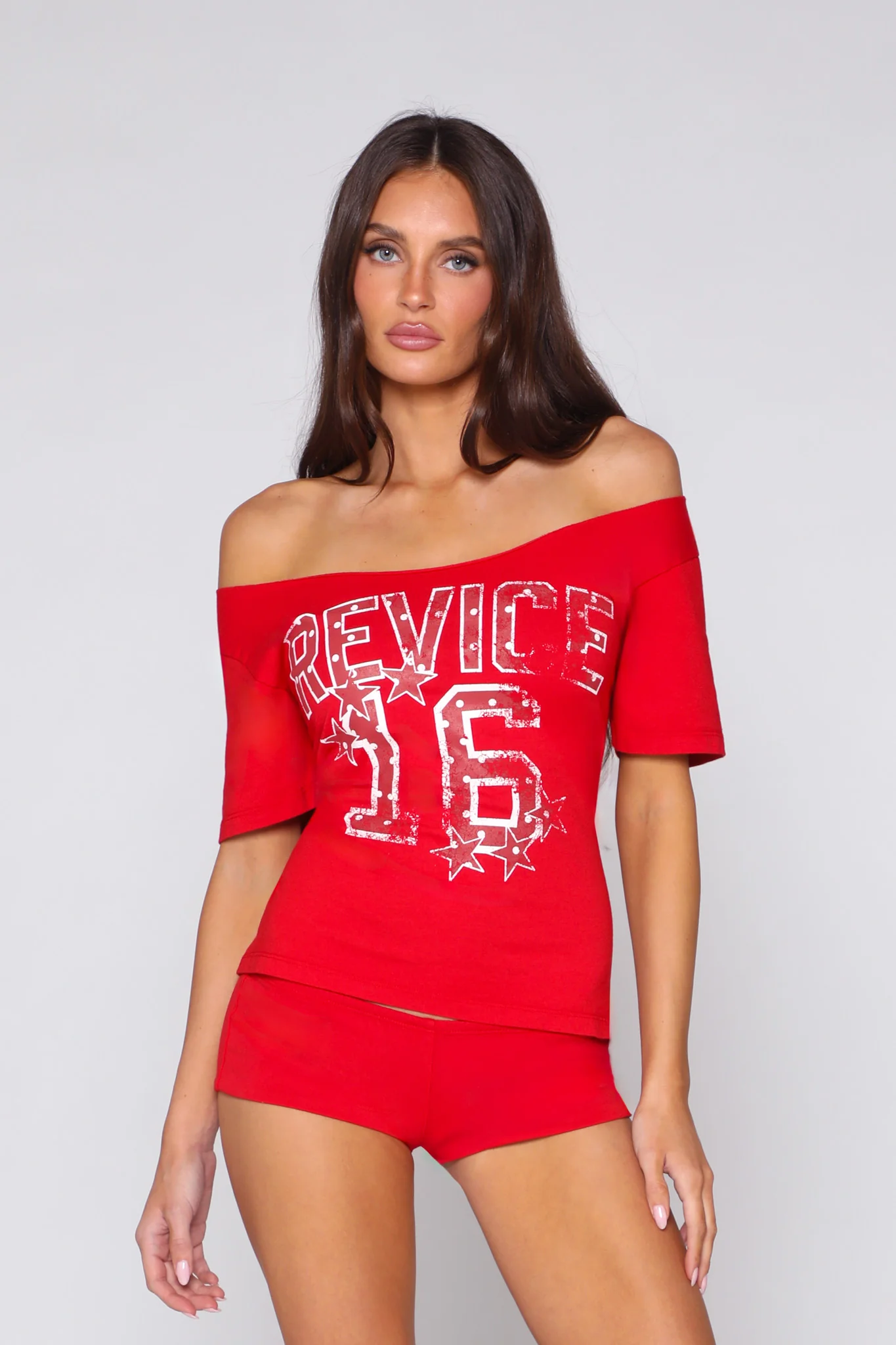 3098-weekender-tee-so-red-2.webp WEEKENDER TEE / SO RED