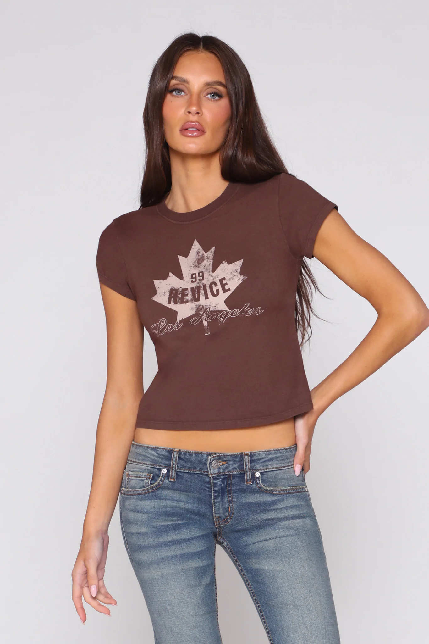 3110-beverly-baby-tee-league-chocolate-1.webp BEVERLY BABY TEE / LEAGUE CHOCOLATE