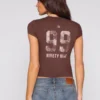 3110-beverly-baby-tee-league-chocolate-2.webp BEVERLY BABY TEE / LEAGUE CHOCOLATE